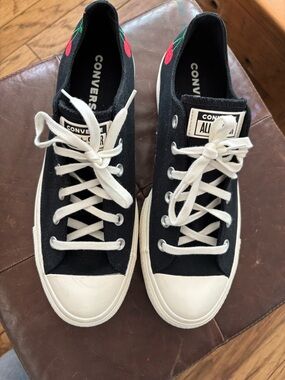 Chuck Taylor All-Star Lift Sneakers, size 11